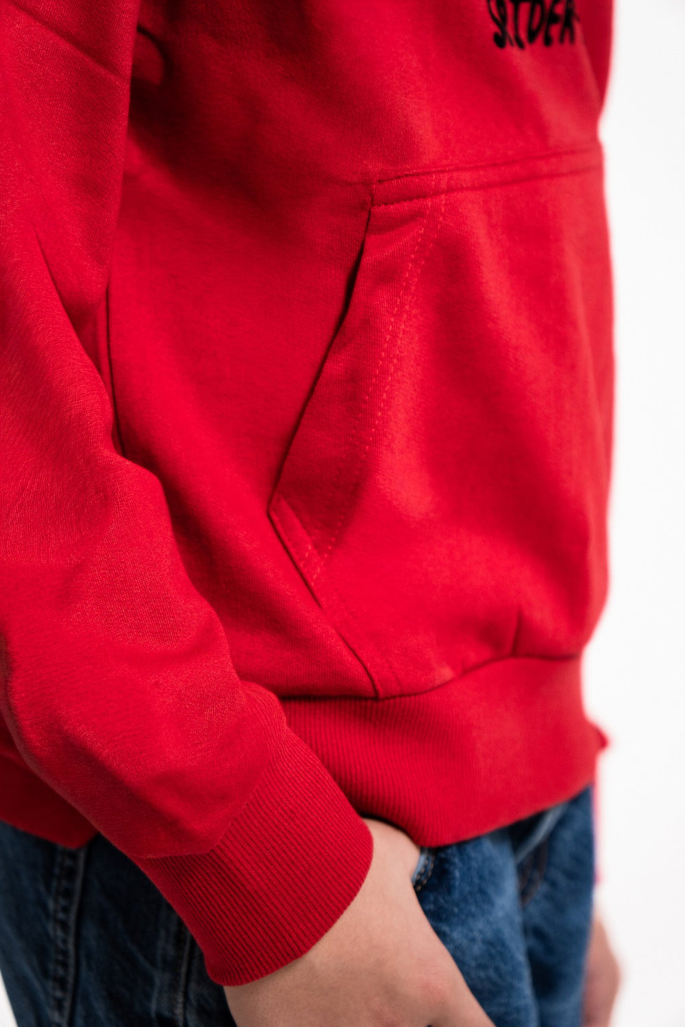 Sudadera Spider-Man con capucha para niño diseño I Love Spider-Man — detalle del bolsillo canguro
