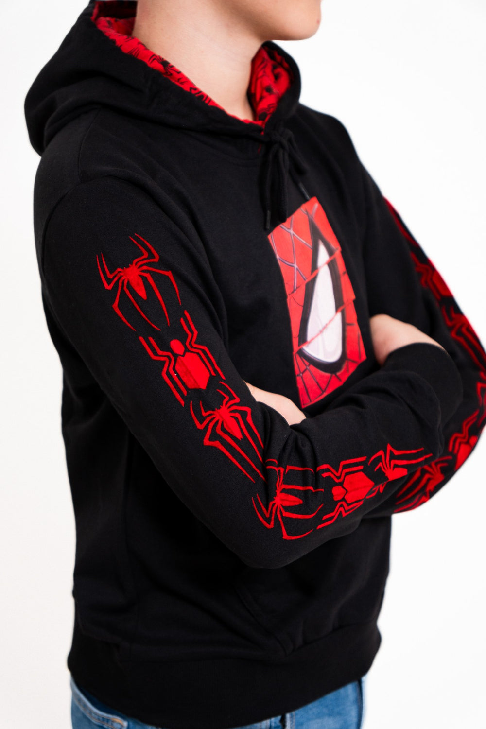 Sudadera Spider-Man con capucha para niño diseño Miles Morales — arañas rojas estampadas en las mangas