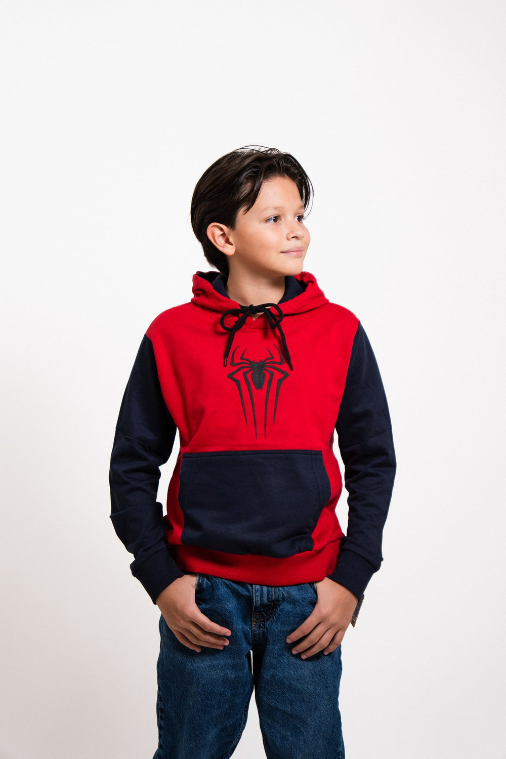 Sudadera Spider-Man con capucha para niño diseño Classic Web — vista frontal completa en estudio
