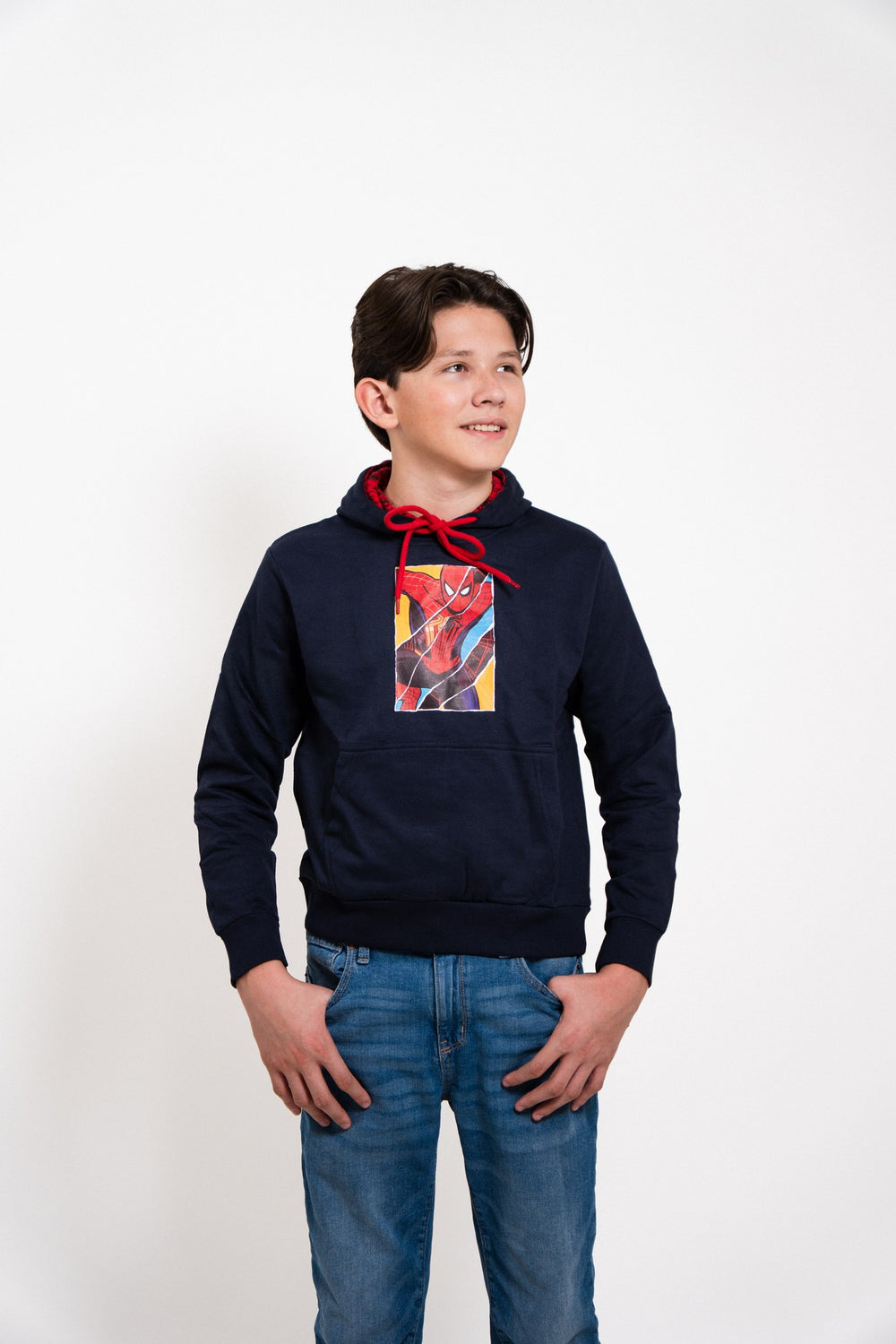 Sudadera Spider-Man con capucha para niño diseño Comic Art Navy — vista frontal completa en estudio
