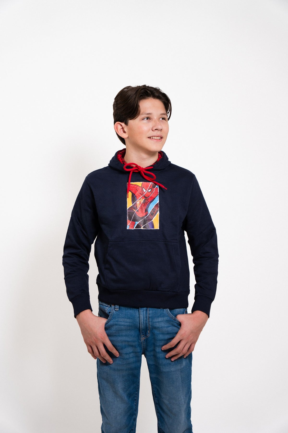 Sudadera Spider-Man con capucha para niño diseño Comic Art Navy — vista frontal completa en estudio
